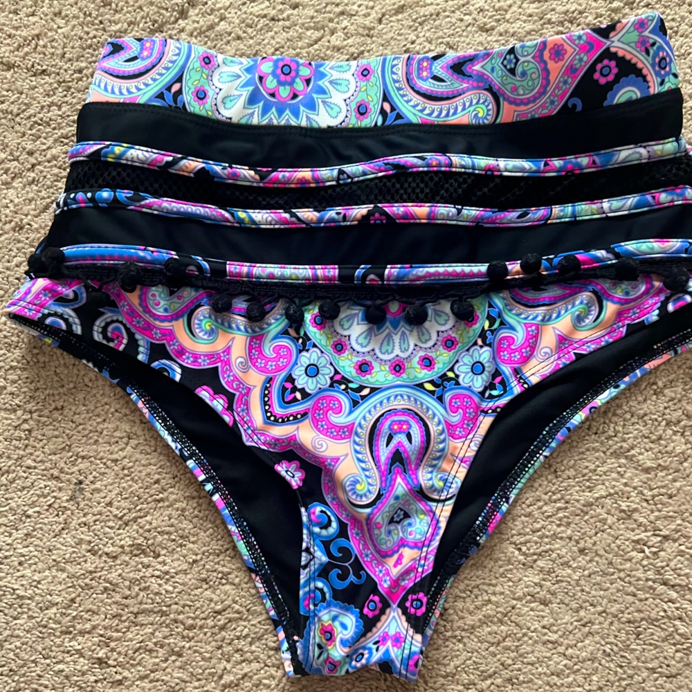 Adorable, detailed high waisted bathing suit bottoms! 🩷
